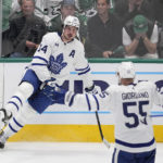 Murray 44 saves, Marner extends streak, Leafs top Stars 4-0