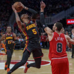 Ayo Dosunmu beats buzzer, Bulls beat Hawks 110-108
