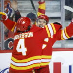 Oilers cash in on late power play to burn Flames 2-1