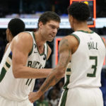Lopez layup, Mavs FT woes save Bucks after Giannis fouls out