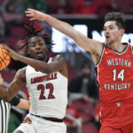 Louisville gets first win of season behind Ellis' 30 points