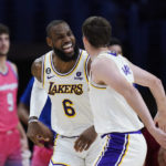 Lakers overcome Davis' absence to beat reeling Wizards