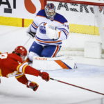 Oilers cash in on late power play to burn Flames 2-1