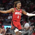 Green scores 26, Rockets beat slumping Suns in Silas' return