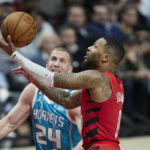 Nurkic rallies Blazers past Hornets on Lillard's big night