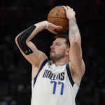 Hayes leads Pistons to overtime victory over Mavericks