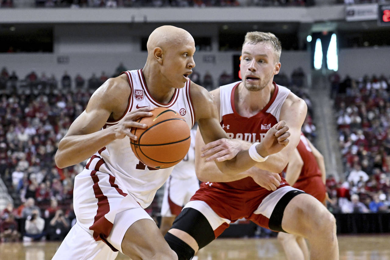 Arkansas guard Jordan Walsh tries to drive past Bradley forward Rienk Mast during the first half of...
