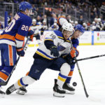 Blues hold off Islanders rally, win 7-4