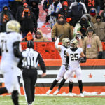 Saints overcome deficit, bitter cold to beat Browns 17-10