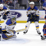 Blues hold off Islanders rally, win 7-4