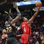 Green scores 26, Rockets beat slumping Suns in Silas' return