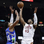 Mitchell scores 36, leads Cavs past Giannis, Bucks 114-106