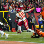 Burrow tops Mahomes again, rallies Bengals past Chiefs 27-24