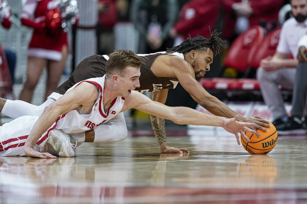 Wisconsin's Tyler Wahl (5) and Lehigh's Jalin Sinclair (55) dive after a loose ball during the firs...