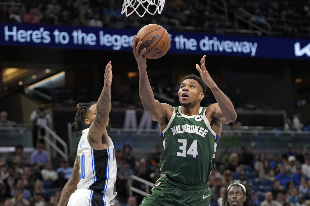 Milwaukee Bucks' Giannis Antetokounmpo (34) goes past Orlando Magic's Markelle Fultz, left, during ...