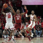 No. 8 Alabama mounts comeback, beats No. 1 Houston 71-65