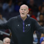 Randle stays hot, scores 33 as Knicks top Hornets 121-102