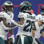 Hurts, Eagles clinch playoffs with 48-22 win over Giants