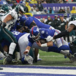 Hurts, Eagles clinch playoffs with 48-22 win over Giants