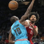 Rockets rally from 16 down to beat Booker, Suns 122-121