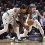 Clippers use full roster to rout Hornets 126-105