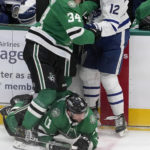 Murray 44 saves, Marner extends streak, Leafs top Stars 4-0