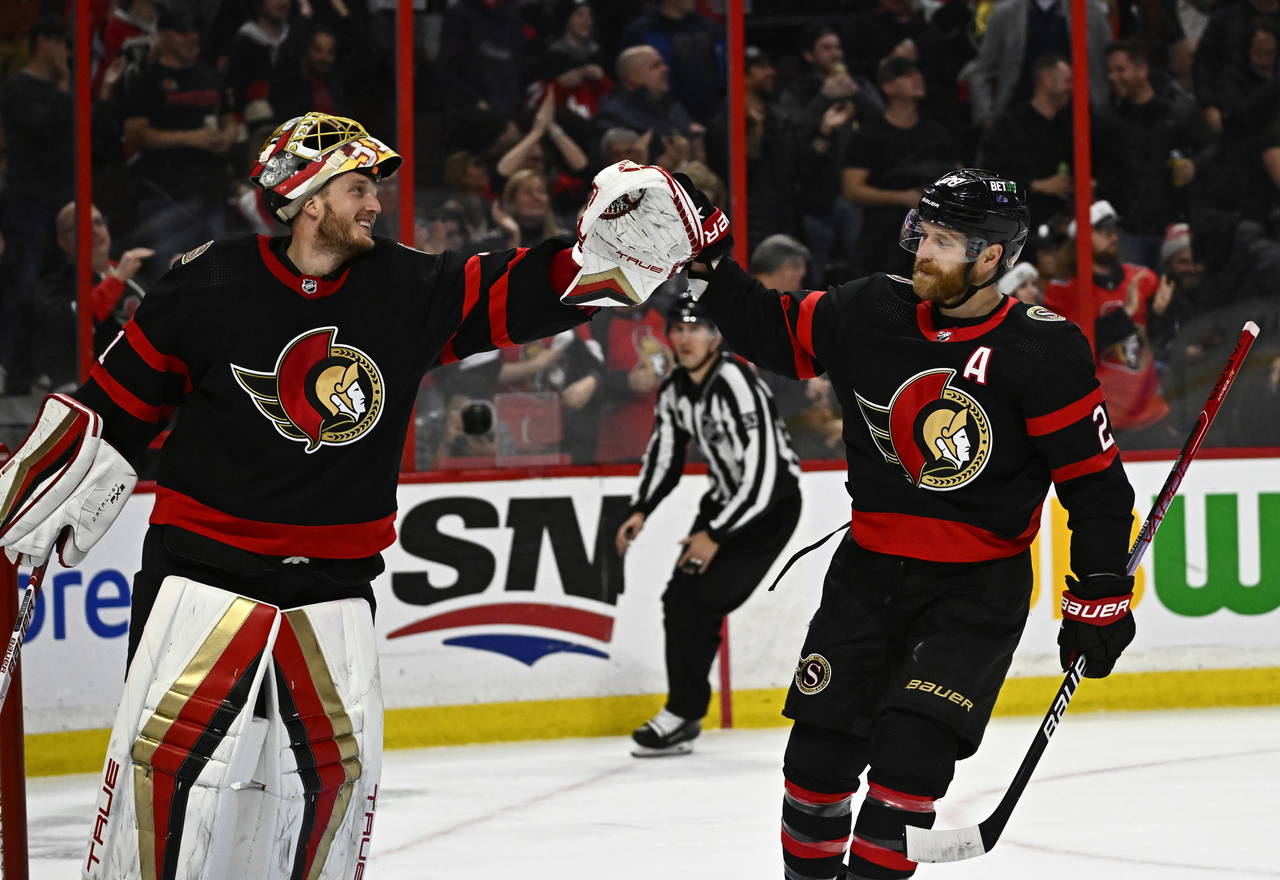 Ottawa Senators right wing Claude Giroux (28) celebrates his goal against the San Jose Sharks with ...