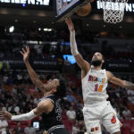 On Popovich's coaching anniversary, Spurs top Heat 115-111