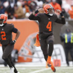 Saints overcome deficit, bitter cold to beat Browns 17-10