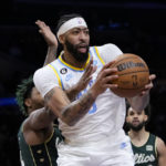 AP source: Lakers' Davis has foot injury, set to miss weeks