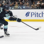 Donato scores in fourth straight, Kraken topple Blues 5-2
