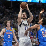 Doncic scores 38, Dinwiddie 20 as Mavs beat Thunder 121-114