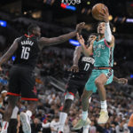 Johnson's hot start helps Spurs beat Rockets, end skid at 11