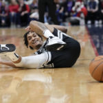 McCollum scores 40, Pelicans top Spurs 126-117 to end skid
