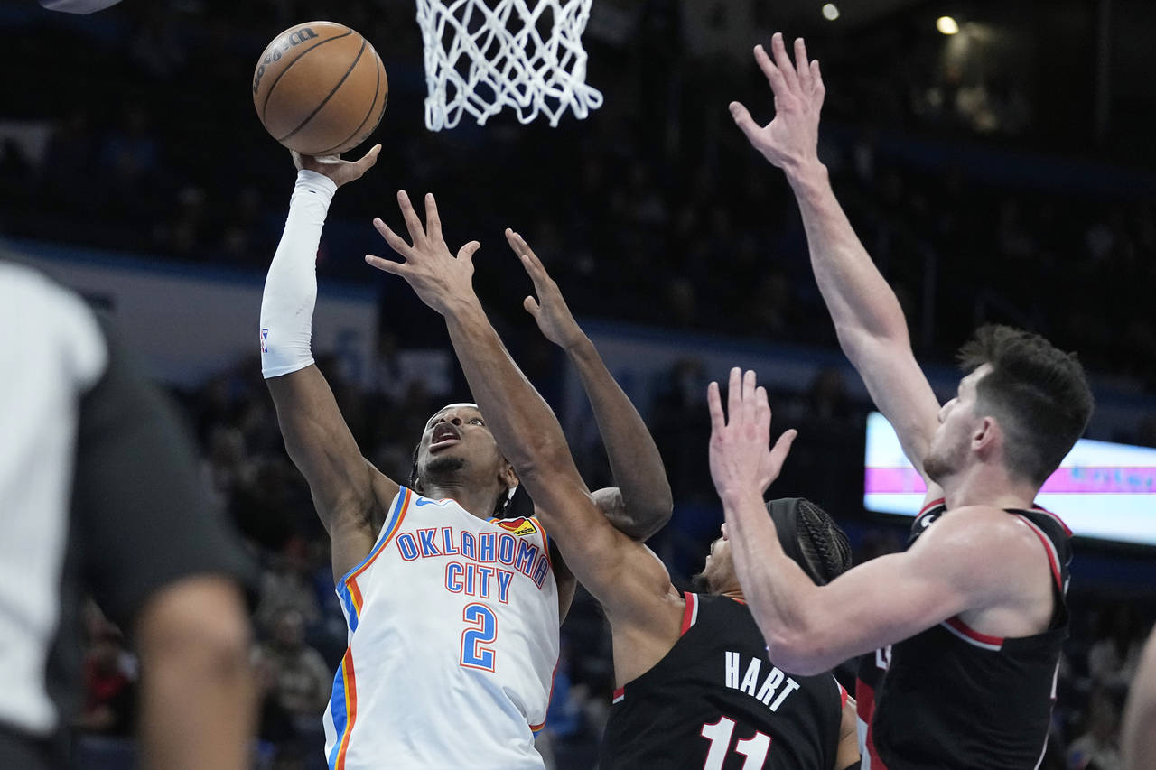 Oklahoma City Thunder guard Shai Gilgeous-Alexander (2) shoots in front of Portland Trail Blazers g...