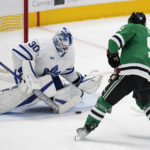Murray 44 saves, Marner extends streak, Leafs top Stars 4-0