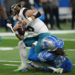 Jaguars' Lawrence sits out practice with sprained big toe