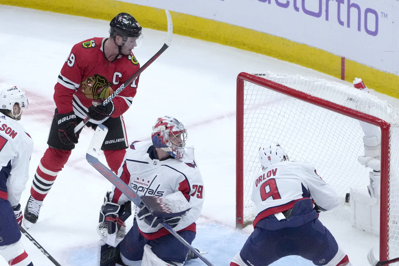 Chicago Blackhawks' Jonathan Toews (19) watches his shot score past Washington Capitals goaltender ...