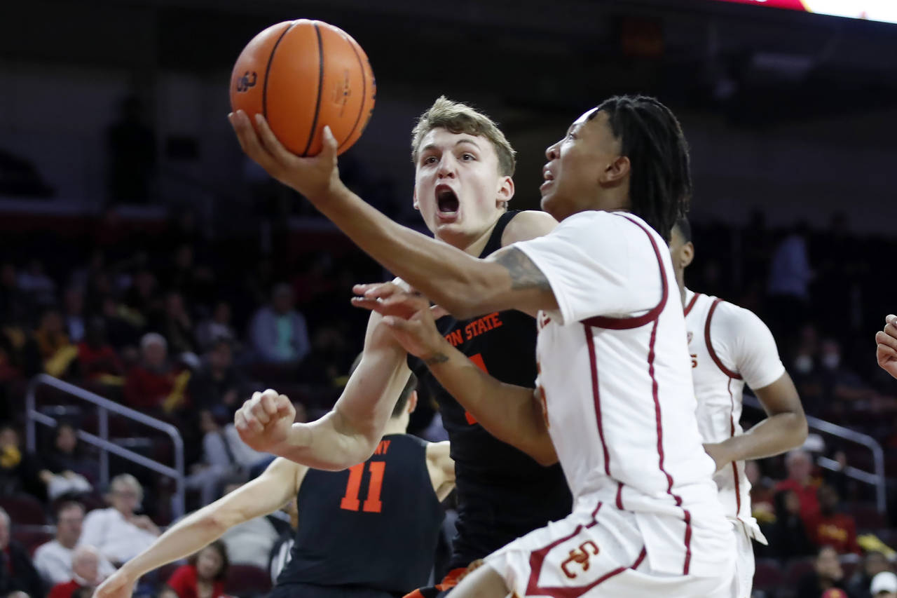 Southern California guard Boogie Ellis, right, drives to the basket against Oregon State forward Ty...