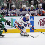 Foegele snaps tie, McDavid scores again as Oilers top Stars