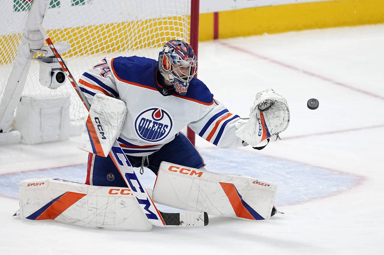 Edmonton Oilers goaltender Stuart Skinner reaches for a Dallas Stars shot during the third period o...