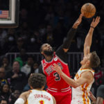Griffin wins game at OT buzzer, Hawks hold off Bulls 123-122