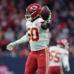 McKinnon's 26-yard run in OT lifts Chiefs over Texans 30-24