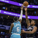 Leonard returns, hits game-winner as Clippers beat Hornets