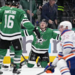 Foegele snaps tie, McDavid scores again as Oilers top Stars