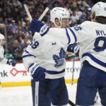 Michael Bunting scores 2, Maple Leafs top Avalanche 6-2