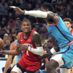 Rockets rally from 16 down to beat Booker, Suns 122-121