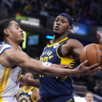 Curry injures shoulder, Pacers hold off Warriors 125-119