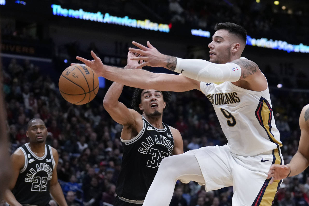 New Orleans Pelicans center Willy Hernangomez (9) battles under the basket against San Antonio Spur...
