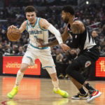Clippers use full roster to rout Hornets 126-105